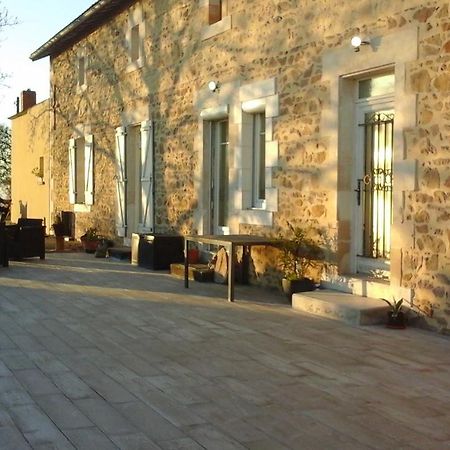 Gite Les Genets Le Vigeant Exterior foto